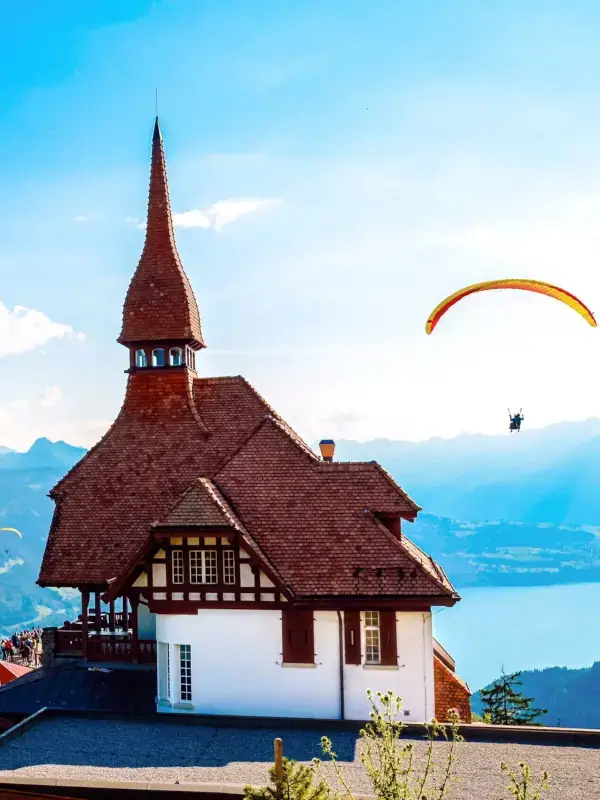 Paragliding in Switzerland - paragliding activity in Interlaken