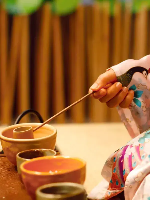 Kimono and tea ceremony in Kyoto, Japan - get dressed in a traditional kimono for a tea ceremony
