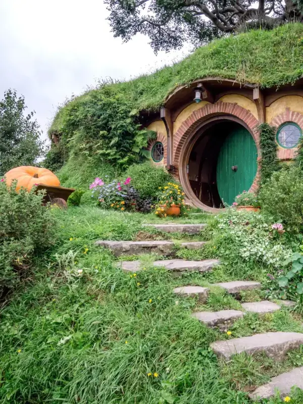Hobbiton Movie Set Tour in Matamata, New Zealand - see where the Lord of the Rings movies were filmed